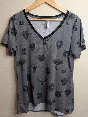 LuLaRoe Simply Comfortable Animal Portrait V-Neck Tee | Size L | Grey